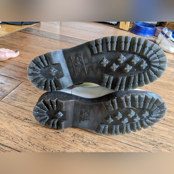 Doc Martens White Chelsea Boots - Picture 8 of 10